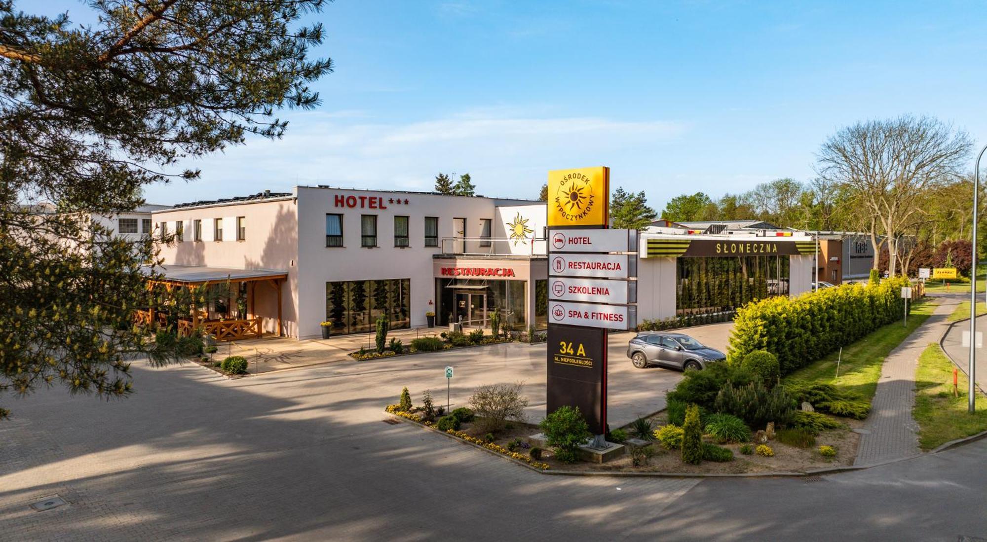 Hotel - Restauracja "Sloneczna" Jarocin Exterior foto